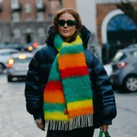 Los bufandones arrasan este invierno: cómo usar este complemento que eleva tu outfit y es tu aliado contra el frío