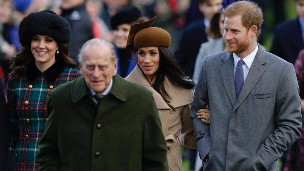 Los príncipes Felipe y Harry, acompañados de Kate Middleton y Meghan Markle, en imagen de archivo