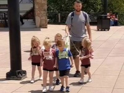 Video de un padre que pasea a sus quintillizos con correas se vuelve viral