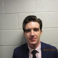Arrestan a Drake Bell por delitos contra menores