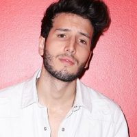 ¡Tini en el olvido! Sebastián Yatra demostró su cariño a importante cantante. ¡En vivo!