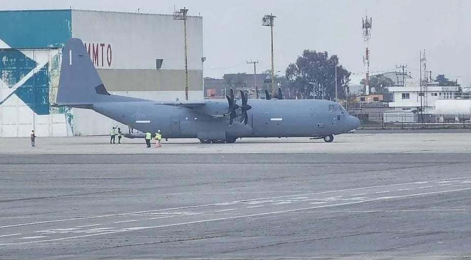 El avión militar de EU en Toluca