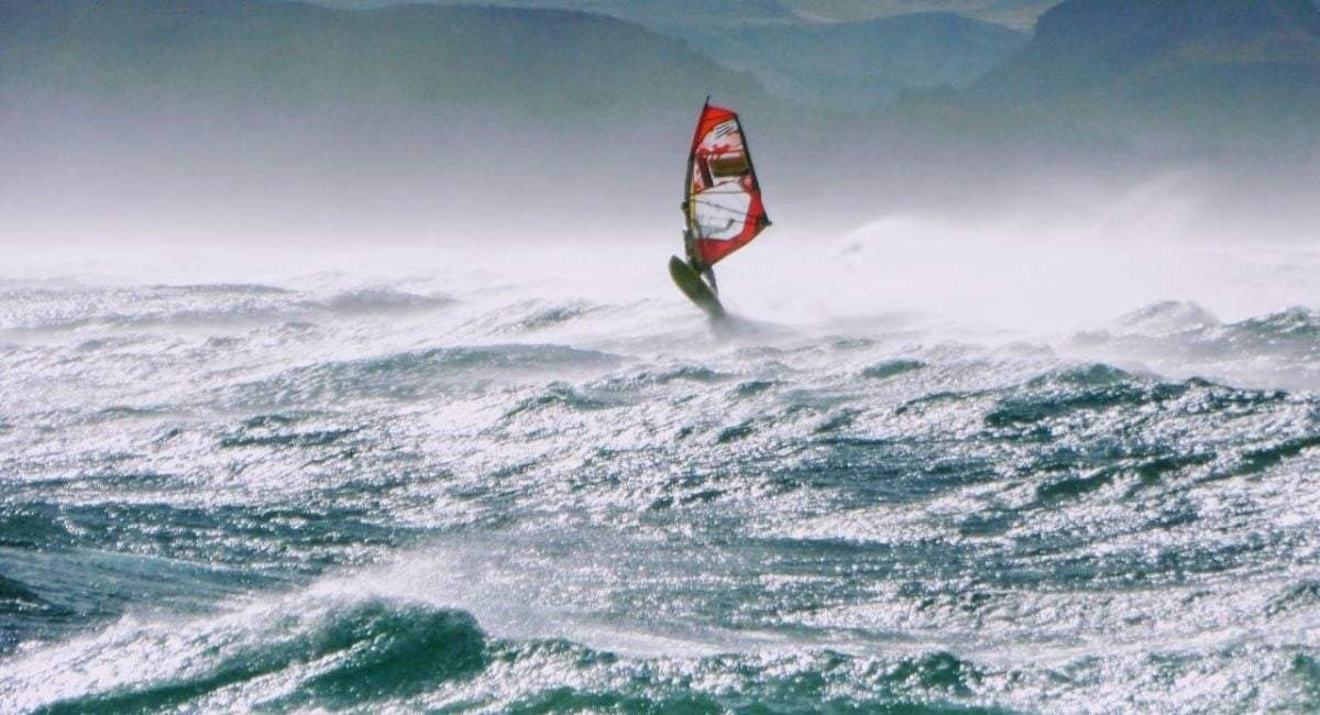 Windsurf en Bariloche. Fuente: (Twitter)