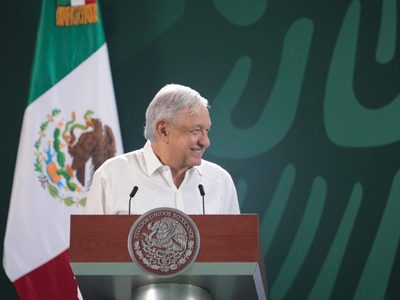 No hay tapados, soy el destapador y mi corcholata favorita será la del pueblo: AMLO
