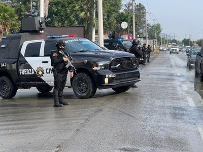 Un delincuente muerto y tres policías heridos en balacera en Higueras, NL (Video)