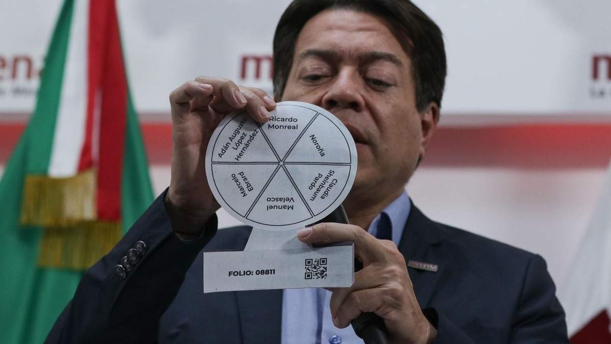 Mario Delgado mostró la boleta