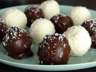 Con solo 3 ingredientes, prepará estos irresistibles bombones de coco para el antojo dulce