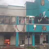 Tras desalojo, campesinos prenden fuego a la presidencia municipal de Escuintla