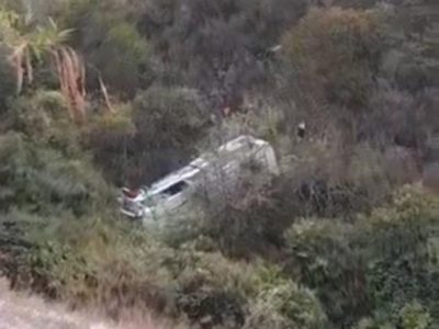 Cae autobús a barranco; hay 18 lesionados