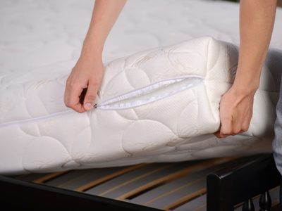 En pocos minutos y sin fregar: el sencillo truco para dejar impecable la funda de tu colchón o sillón