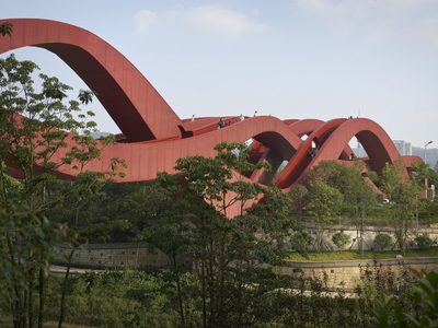 Para recorrer de la mano: los puentes peatonales más llamativos del mundo