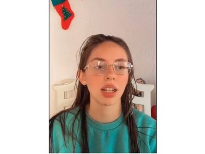 Así reacciona Alexa Hoffman al mensaje navideño que mandó su padre desde prisión