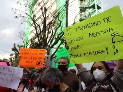 Habitantes de Ecatepec protestan por reducción del caudal de agua durante la pandemia