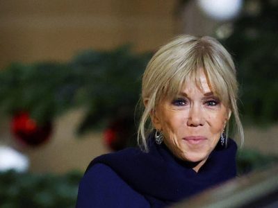 Brigitte Macron llamó “sucias p...” a un grupo de feministas