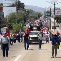Doble bloqueo en la autopista del Sol; embajador chino queda varado