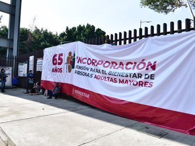 El gobierno propone aumentos en 2025 para Pensión de Adultos Mayores y Becas Benito Juárez