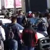 Campesinos de Chiapas golpean y retienen a dos agentes de la Policía Federal (Video)