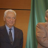AMLO lamenta el deceso del "gran maestro y amigo" Enrique González Pedrero