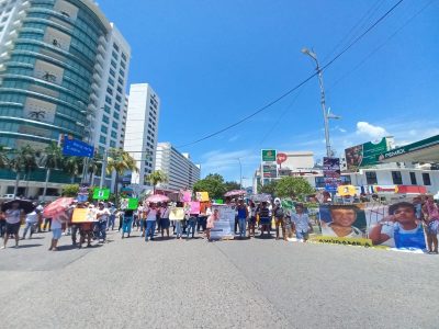 Marchan en Acapulco por los siete desaparecidos en un centro de rehabilitación