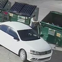 Sale bajo fianza mujer que tiró a su bebé recién nacido en un basurero en Nuevo México