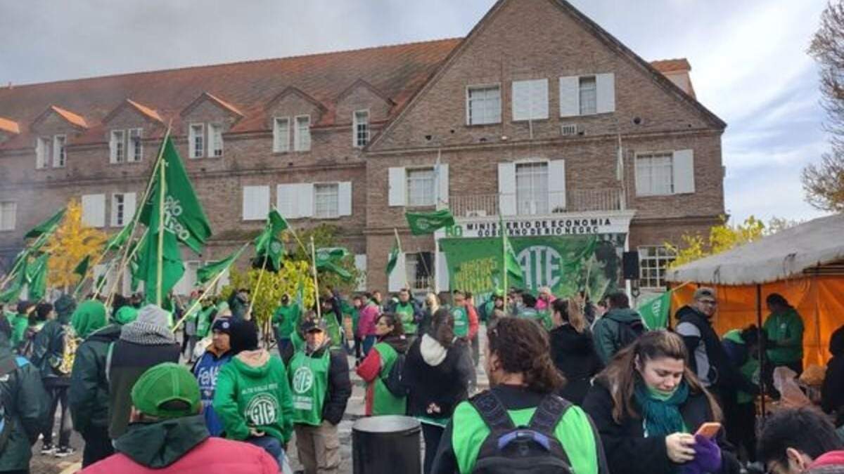 ATE aceptó la oferta salarial del Ejecutivo en el plenario desarrollado en Viedma. Fuente: (Facebook)