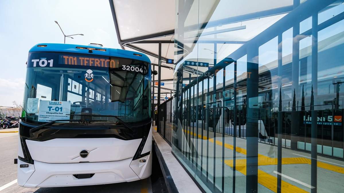 Un autobús de la Línea 5 Mi Macro Aeropuerto
