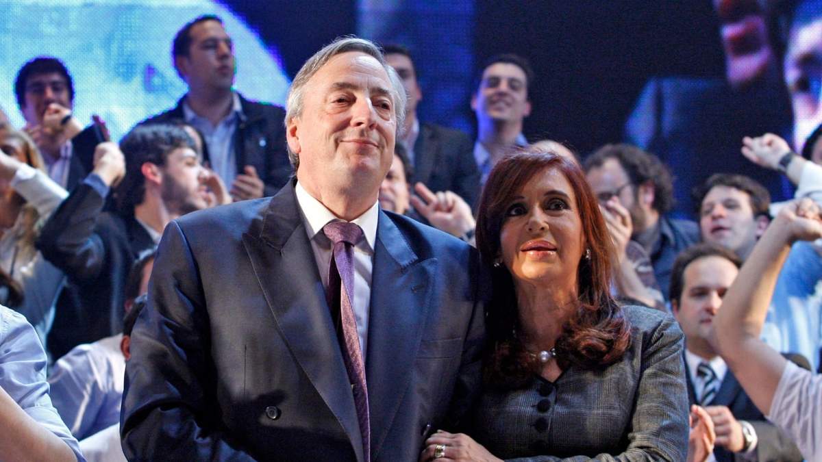 Néstor Kirchner junto a Cristina Kirchner. Fuente: (Twitter)
