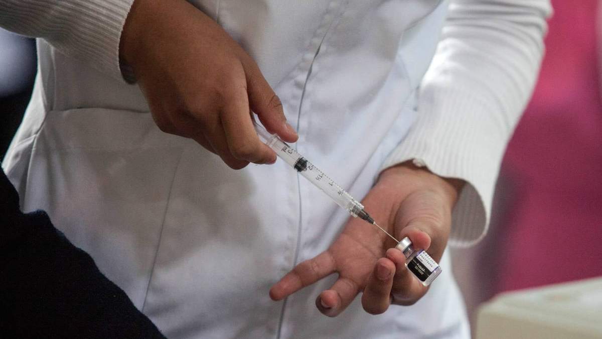 Aplicación de la vacuna de Pfizer en México