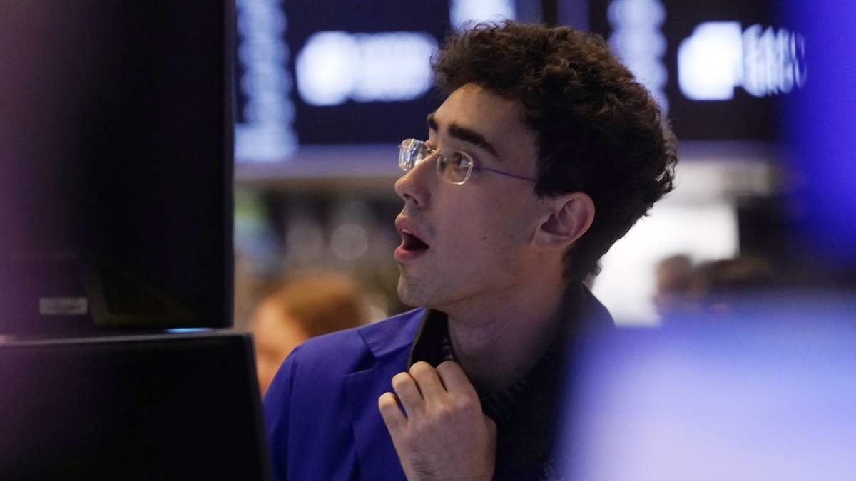 Un analista en la sesión del martes de la Bolsa de Valores de Nueva York