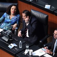 Reducción de 300 mil mdp en gasto público de 2017, plantean senadores del PAN