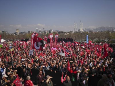 Realizan nueva protesta masiva en Estambul contra la detención del alcalde Ekrem Imamoglu