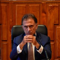 Copia Yunes a Duarte: En Veracruz 'sólo se roban cien pesos y una Coca Cola”, dice