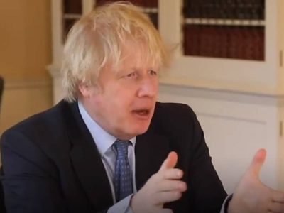 Johnson rechaza las acusaciones de la UE y niega haber bloqueado la exportación de "una sola vacuna"