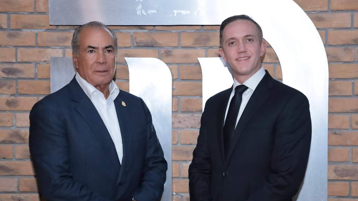 Fernando Espino, líder del SNTSTC, y Adrián Rubalcava, nuevo director del Metro