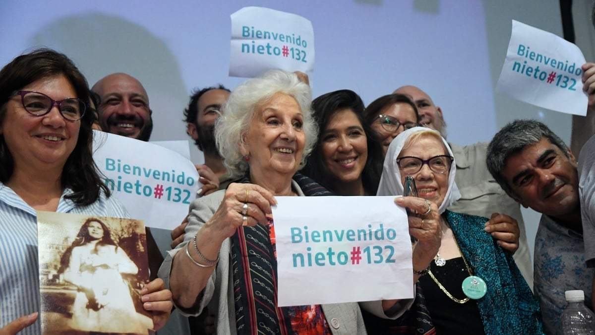 Abuelas recibió con "enorme alegría" al nieto 132. Fuente: (Telam)
