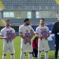 Selección iraní de futbol protesta durante su himno nacional por bombardeos a primaria en Minab