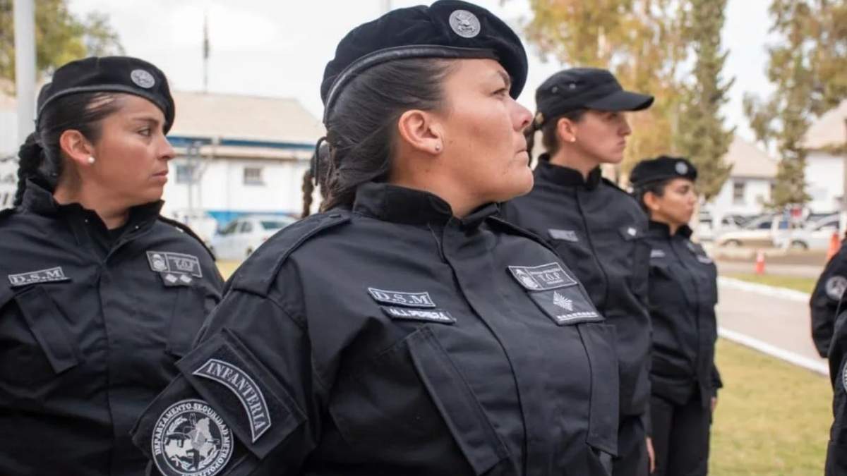 Las nuevas policías completaron capacitaciones específicas para su integración. Fuente: (Noticias Nqn)