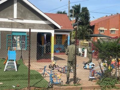 Hombre armado con machete ataca una guardería ugandesa y mata a 4 niños