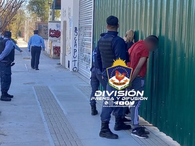Dos hombres y una mujer detenidos por intentar robar a una vivienda de la zona oeste