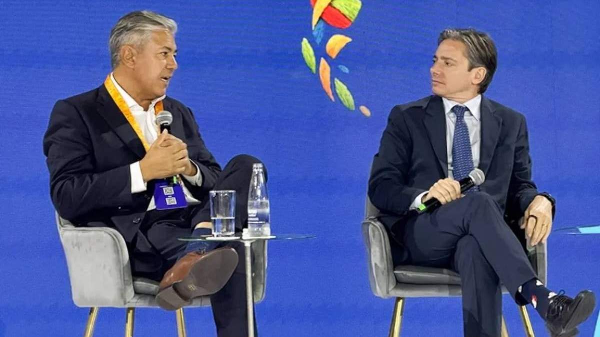 El gobernador Rolando Figueroa con el viceperesidente de la CAF Christian Asinelli. Fuente: (Neuquén Informa)
