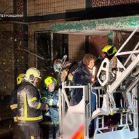 Dron ruso impacta en edificio de apartamentos en Ucrania y deja 4 muertos