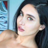 ¡Esta vez sí salió todo! Joselyn Cano no calculó bien y la prenda cedió