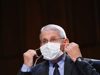 Prácticamente todo el mundo se contagiará de Ómicron: Anthony Fauci