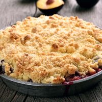 Crumble de ciruelas: un postre ideal para aprovechar la fruta de estación