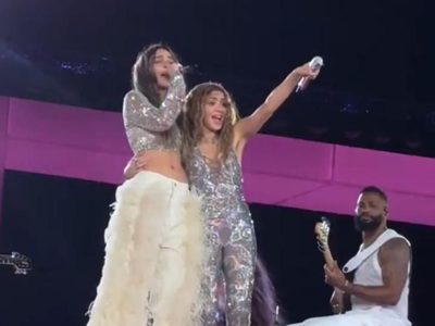 Belinda canta “Día de Enero” junto a Shakira en último concierto en CDMX (Videos)