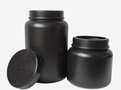No tires los envases de proteína en polvo: así podés hacer un moderno jarrón para tu living
