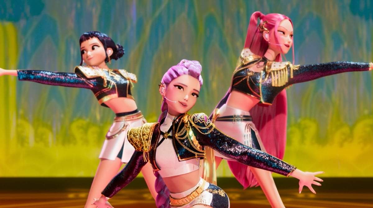 Esta imagen publicada por Netflix muestra a los personajes, de izquierda a derecha, Rumi, Zoey y Mira en una escena de "KPop Demon Hunters"