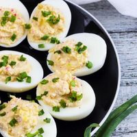 Huevos rellenos con atún y palta: la receta rápida, saludable y proteica que tenés que probar