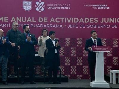 Martí Batres ofrece informe de labores entre quejas por desaparecidos