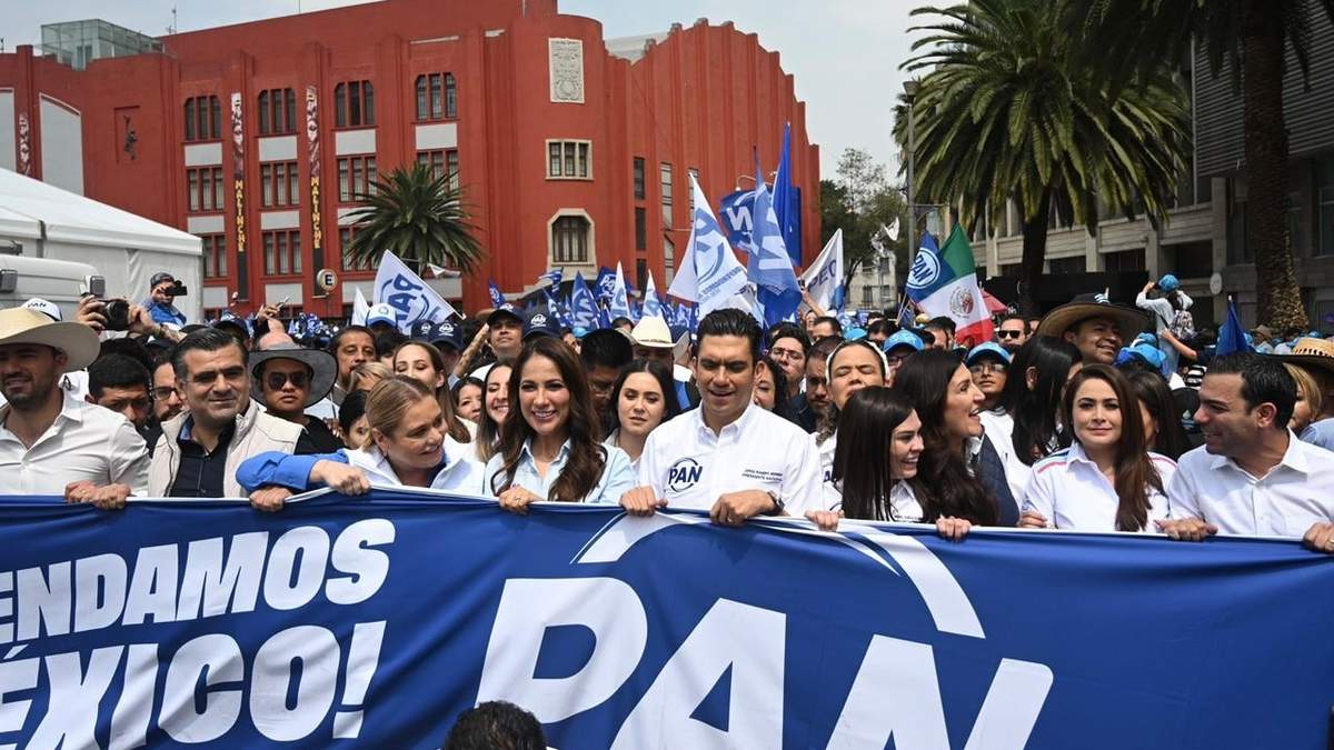 La marcha de panistas al Ángel de la Independencia